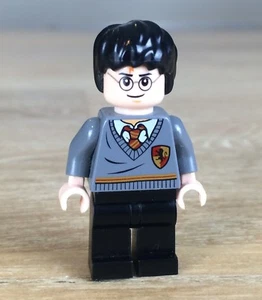 LEGO GENUINE ‘HARRY POTTER GRYFFINDOR STRIPE & CREST UNIFORM’ MINIFIGURE - Picture 1 of 1