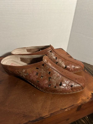 Salto mula de couro com recorte floral PIKOLINOS tamanho 41 (8) confortável - Imagem 1 de 4