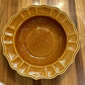Williams Sonoma Queen Anne Serving Bowl in Caramel from Portugal Vintage 80's Bo - Picture 1 of 12