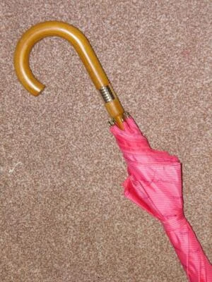 Vintage Ladies Elizabeth Arden Crook Top Pink Stripe Walking Length Umbrella Foto 1 de 4