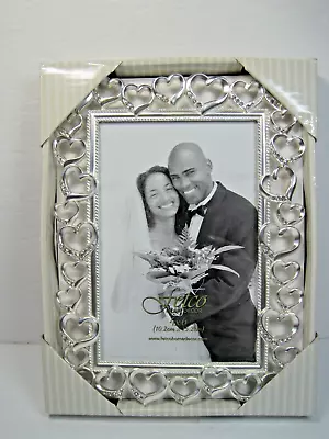 Marco de fotos Fetco plateado corazones y cristales para foto 6" x 4" NUEVO Foto 1 de 4