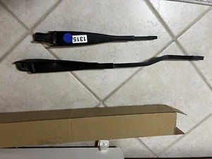 Mercedes W140 S500 S320  Sedan Windshield Wiper Arms (USED) - Bild 1 von 7