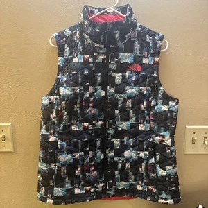 Giubbotto trapuntato The North Face grande donna Thermoball Puffer finto collo giacca - Foto 1 di 10