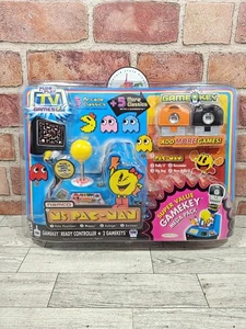 Jakks Pacific NAMCO 2005 Ms. Pac-Man Plug & Play + Más juegos con 2 teclas de juego - Imagen 1 de 11