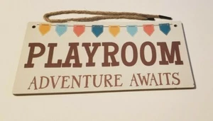Insegna in legno 10x5 "AVVENTURE SALA GIOCHI TI ASPETTA" - Foto 1 di 1