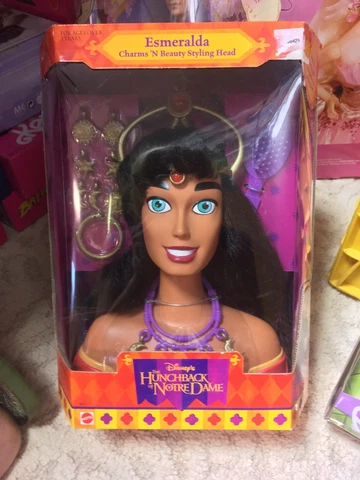 Disney's Hunchback of Notre Dame ESMERALDA CHARMS N BEAUTY STYLING HEAD SEALED Cover