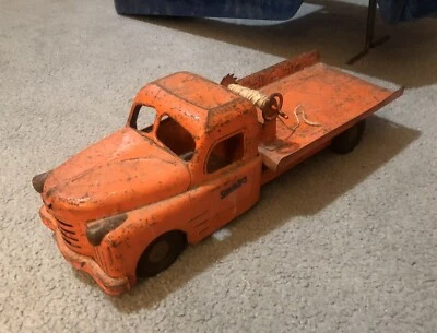 Vintage 1950s STRUCTO Pressed Steel Rollback Flatbed Tow Wrecker Truck  - Image 1 of 4