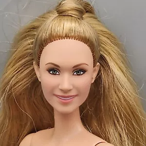 NACKTE BARBIE ARTIKULIERTE TED LASSO KEELEY JONES MODEPUPPE GLATTE BLONDE HAARE - Bild 1 von 10