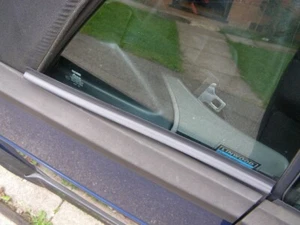 SAAB 900 CLASSIC scraper window seal rubber seal CONVERTIBLE REAR - Picture 1 of 2
