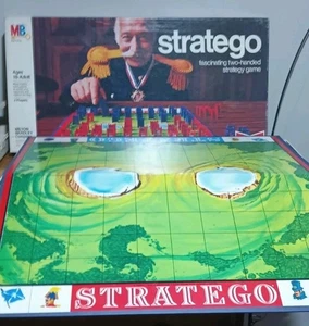 VINTAGE Stratego 1977 KOMPLETTES klassisches BRETTSPIEL Capture Flag MILTON BRADLEY  - Bild 1 von 11