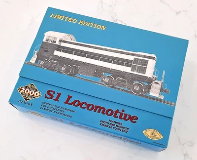 HO Proto 2000 S1 Loco. CNW #1213. 21353 DCC Adaptable Limited Edition. - image 1 of 4