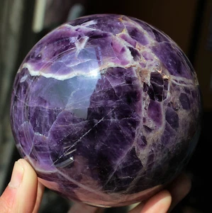 Bola de cristal de cuarzo amatista de sueño Chevron con bandas caídas naturales de 3,75 lb 4,05 - Imagen 1 de 9