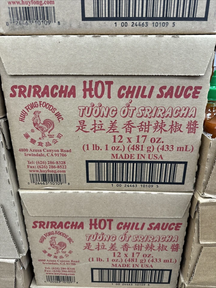 Salsa caliente de chile Huy Fong HFSRI171 - 12x17 fl oz Sriracha Foto 1 de 1