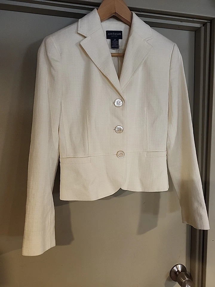 Chaqueta Blazer Ann Taylor Petite Crema Talla 2P Botón Algodón/Rayón Foto 1 de 4
