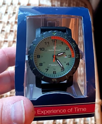 Smith & Wesson Reloj de Campo 43mm 3 ATM Manecillas Luminosas 12/24 Horas Día Calendario Nuevo Foto 1 de 4