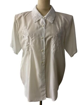 Women's Vintage 70s white short-sleeved blouse with embroidery  | Size M - Image 1 of 4