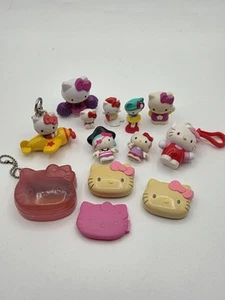 hello kitty gemischte Figuren Konvolut 13 Schlüsselanhänger Haarspangen Mega Blockstifte - Bild 1 von 17