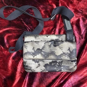 L.A.M.B. Gwen Stefani Lamb For Life Walderston Signature Crossbody Luxury Bag - Picture 1 of 13