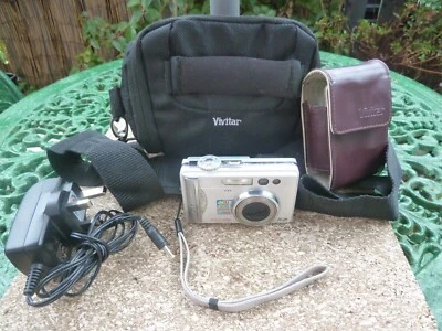 Vivitar Digital Camera Vivicam 8300s 8.1MP Silver G/W/Order + Bag case & Charger - Image 1 of 4