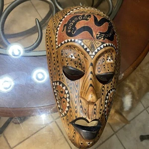 Indonesian tourist Mask Hand Made - Picture 1 of 7