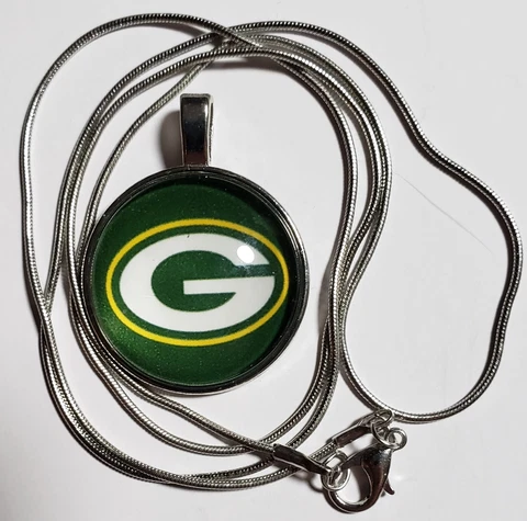 NFL-GREEN BAY PACKERS-NEW-1" Diameter LOGO/CHARM and 24" SNAKE CHAIN NECKLACE Cover