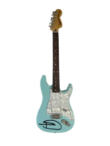 Mini guitarra en miniatura firmada Tom DeLonge Blink-182 ¡Rara! con certificado de autenticidad JSA - Imagen 1 de 2