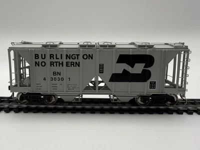 HO Intermountain BN 4750 Covered Hopper 430301 – KD Couplers Metal Wheels - Image 1 of 4