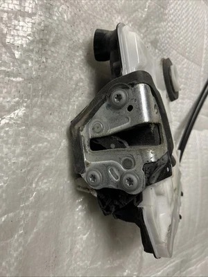 Actuador de bloqueo de puerta delantera izquierda Toyota Corolla 2014  Foto 1 de 4