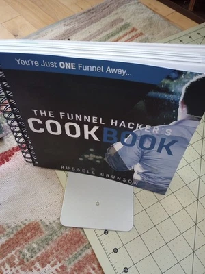 Russell Brunson THE FUNNEL HACKER'S COOKBOOK 2017 Spiral - Image 1 of 4