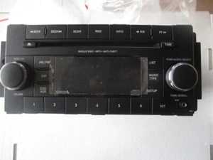 Nuevo Mopar Dodge Chrysler Jeep 2007-2017 AM-FM CD Indash Stereo 68252823AA Radio - Imagen 1 de 9