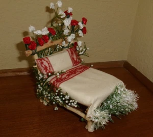 Dollhouse Miniature Bed Fairy Holiday Christmas EUC - Picture 1 of 4