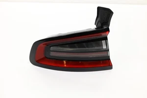 Cargador Dodge 2015-2023 luz trasera izquierda exterior lámpara led OEM 68213145AD - Imagen 1 de 15