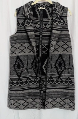 Colete Longo ARTISAN NY Cinza Preto Asteca Aberto Grande C1 Western Boho Outono - Imagem 1 de 4