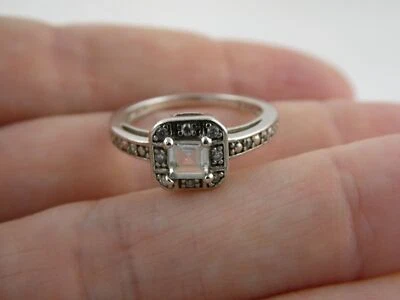 Anillo AVON de plata esterlina aguamarina y halo de cristal 3,2 gramos talla 7 Foto 1 de 4