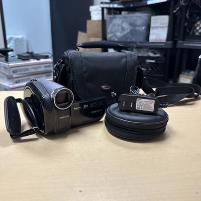 Samsung SC-DX103 DVD Camcorder 34x Optical Zoom - Working *Read* - Image 1 of 4