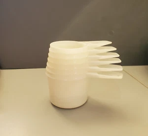 Tupperware Vintage Set di Misurini Nesting 6 Pezzi Bianco - Made in USA - Foto 1 di 5