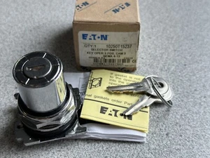NEW EATON 10250T15237 KEY OPERATOR SELECTOR SWITCH 3 POSITION MAINTAINED - Picture 1 of 4
