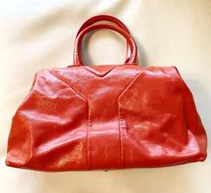[Exc+4 wz/bolso para el polvo] Bolso Boston de cuero esmaltado rojo con bloqueo fácil Yves Saint Laurent - Imagen 1 de 7