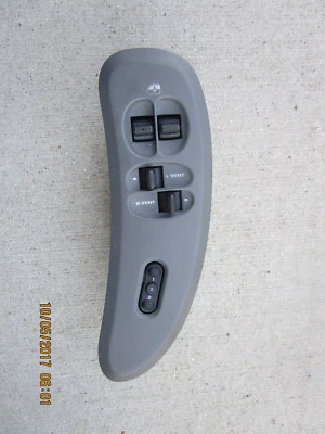 01 - 07 INTERRUPTOR VENTANA ELÉCTRICA PRINCIPAL LADO IZQUIERDO CONDUCTOR DELANTERO DODGE CARAVAN GRIS Foto 1 de 3