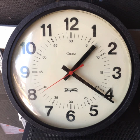 Rare Dayton Electric 5H495C ~ 13”  Wall Clock Quartz Battery Operated ~ It Works Cover