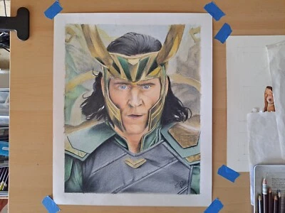 Dibujo original a lápiz color 14x17 pulgadas de Loki/Tom Hiddleston del MCU Foto 1 de 3