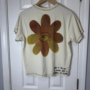 Camiseta PISHPOSH Urban Outfitters Exclusiva Gráfica Cuadrada Visión Pequeña - Imagen 1 de 4