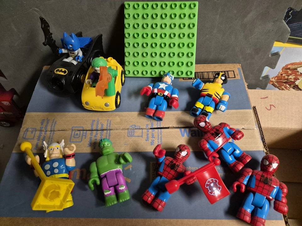 Duplo MegaBloks Hulk Thor Spiderman Capitán América Wolverine Batman Superman Foto 1 de 1