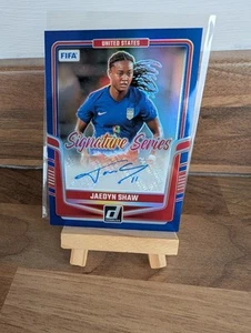 2024-25 Panini Donruss FIFA Jaedyn Shaw USA Signature Series Auto BLUE /99 - Bild 1 von 2
