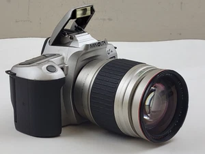 Minolta QTsi MAXXUM 35mm SLR Film Camera w/ Vivitar 28-210mm f/4.2-6.5 Lens - Picture 1 of 10