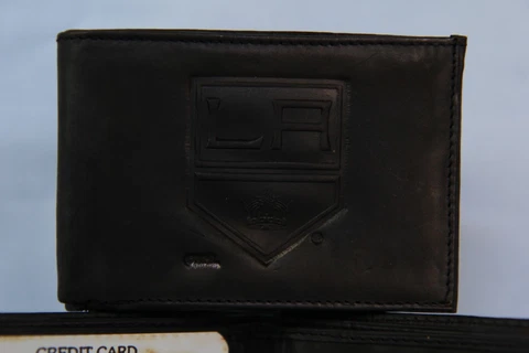 LOS ANGELES KINGS   Leather BiFold Wallet   NEW  black 2 sb Cover
