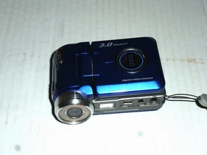 DXG DXG-305VS 16 MB Camcorder Blue WORKS! - Picture 1 of 12