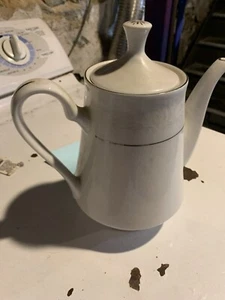 China Vintage Teapot - Picture 1 of 4