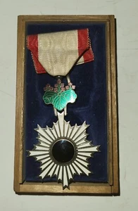 Vintage WWII Japanese Order of the Rising Sun 6th Class Medal Army Navy BIN! - Picture 1 of 7