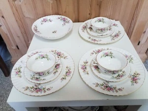 Royal Albert Moss Rose Speiseservice 3 Personen Goldrand Rosendekor - Bild 1 von 7